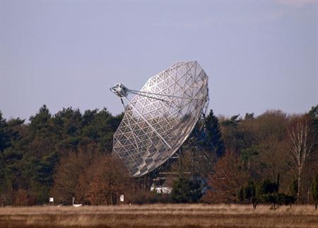 Dwingelderveld: radiotelescoop, Bron: H. Dekker