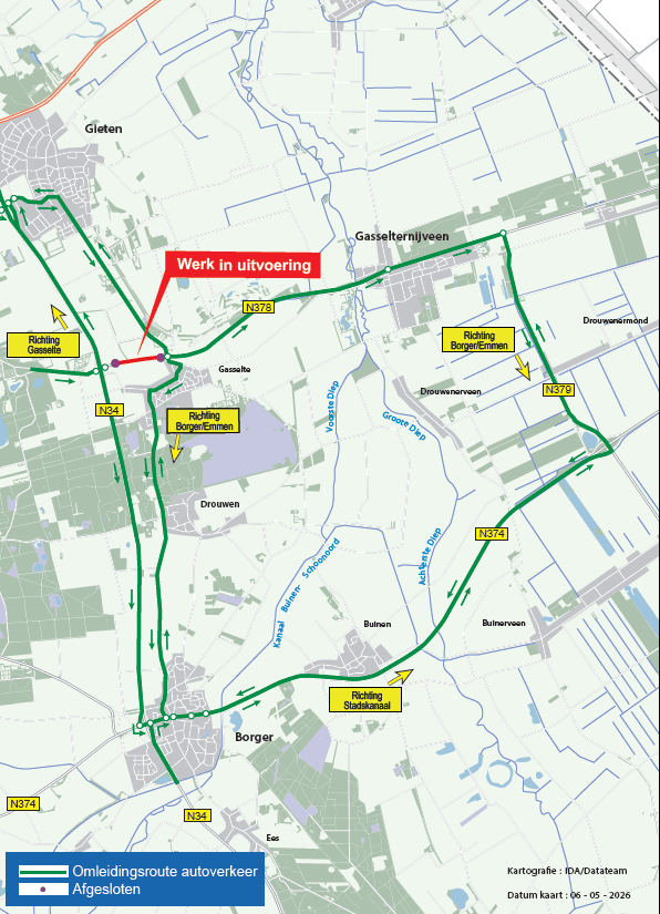 Doorgaand verkeer volgt tijdens de afsluiting een omleidingsroute via andere provinciale wegen. Deze routes worden aangegeven met gele borden. Weggebruikers moeten rekening houden met extra reistijd.